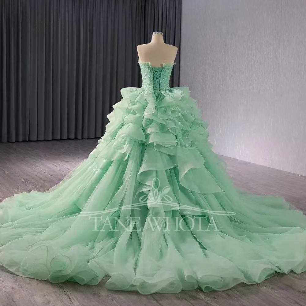 Abiti Quinceañeras Princesas 2025 Sweetheart senza maniche con lacci sul retro Perline Paillettes a strati Abito lungo verde personalizzato
