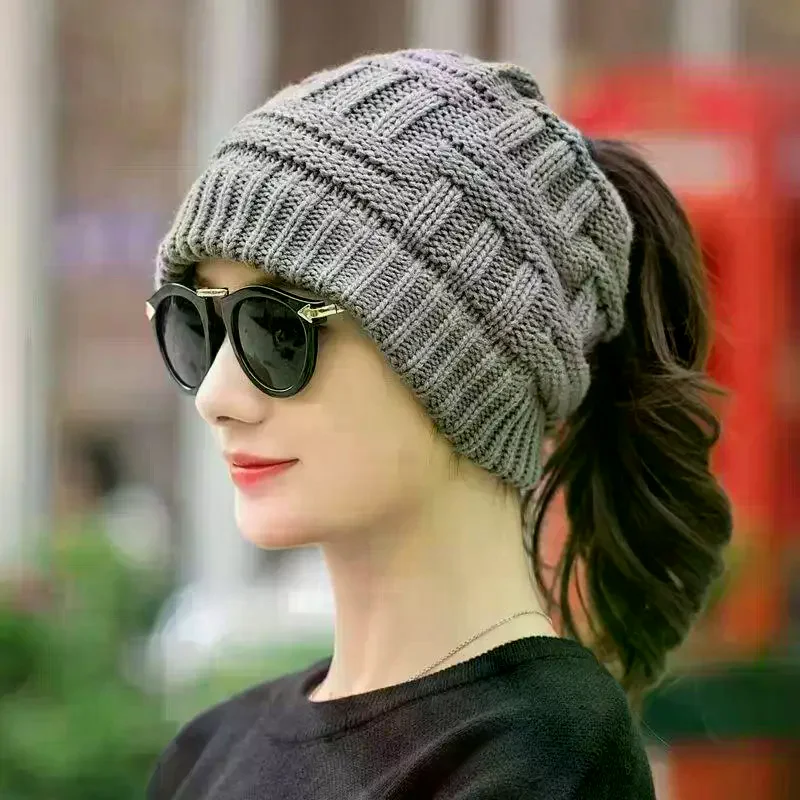 1 قطعة قبعة علوية مفتوحة قبعة متماسكة للنساء ذيل حصان مناسب مرونة عالية شتاء دافئ موضة قبعة رياضية في الهواء الطلق