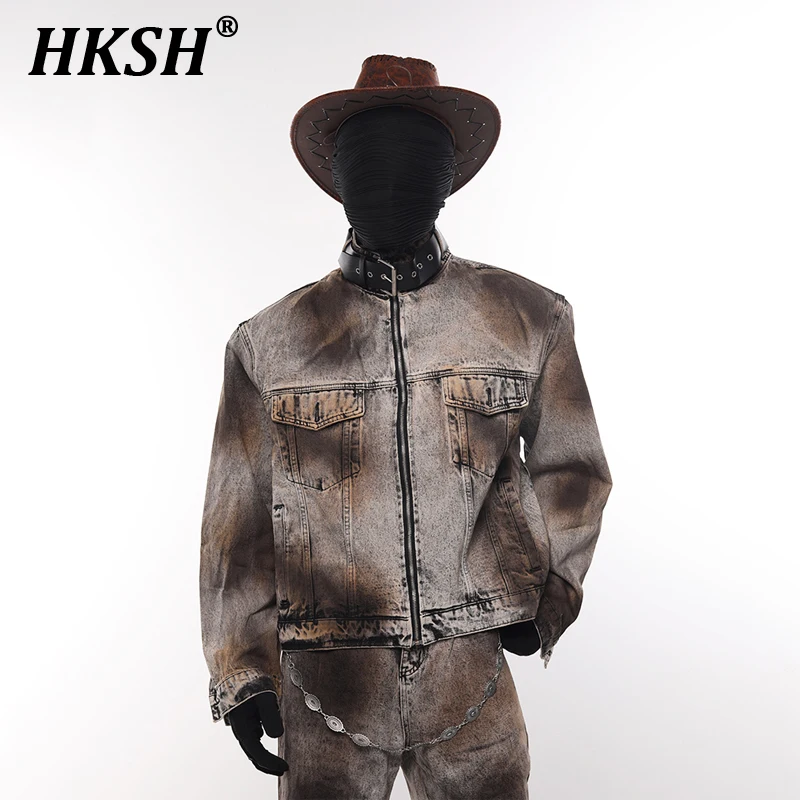 

HKSH Spring New Men Tide Punk Denim Jacket Design Heavy Niche Waste Land Style Jeans Rust Dyed Short Shoulder Padded Coat HK4369