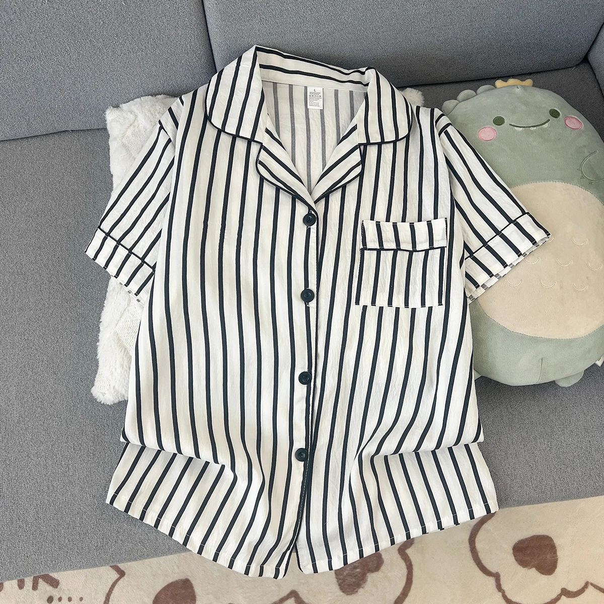 Women's Summer Pajamas, Thin Striped Pattern Short-Sleeved Shorts, Sweet and Cute, Can Be Worn Outside in Summer, Two-Piece Home Wear Set view 3