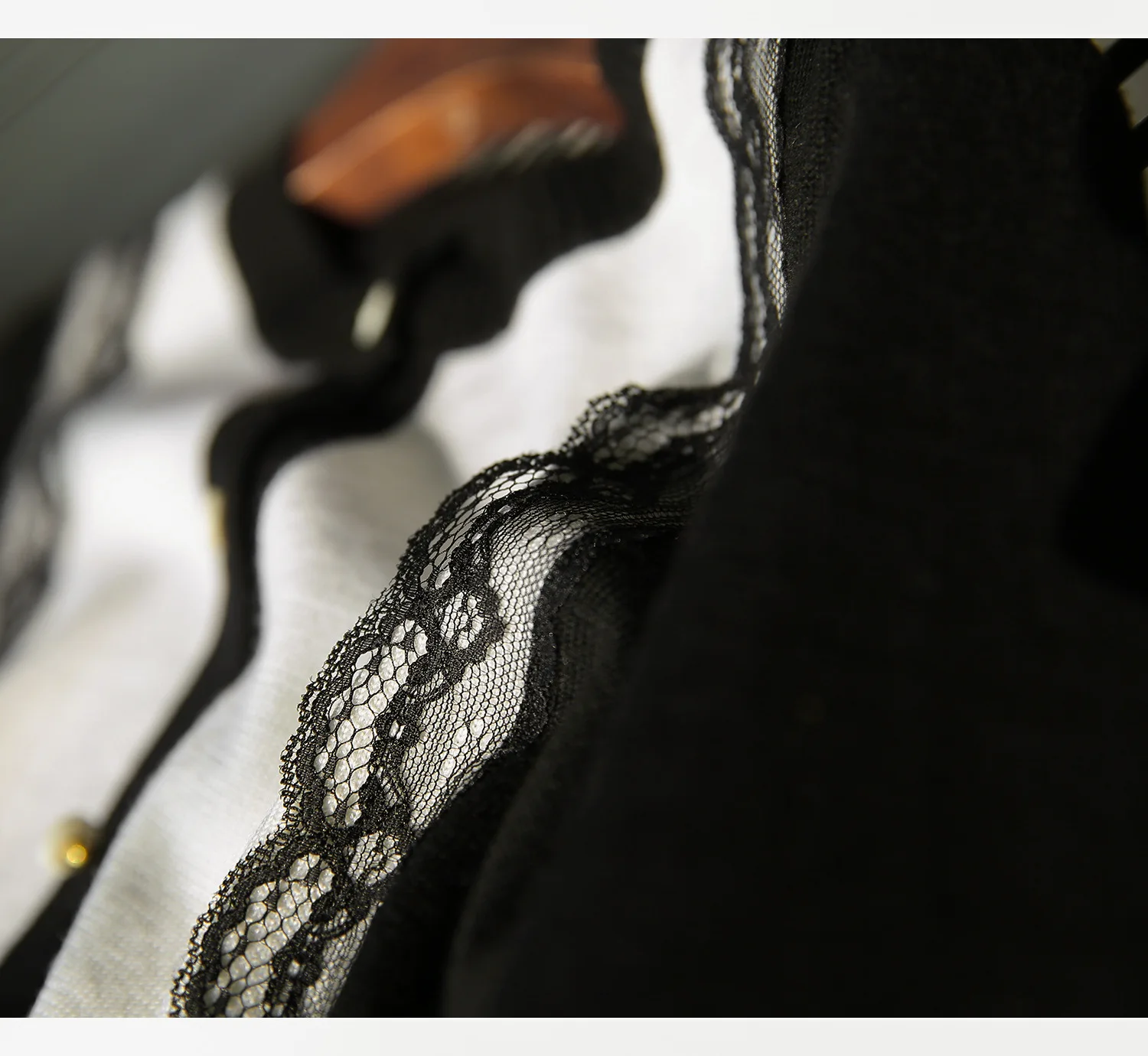 JIAYAN الملابس النسائية 2025 ربيع جديد سترة النسخة الكورية بلوزات بأكمام طويلة رقيقة الدانتيل الربط طاقم الرقبة سترة مشغولة من الصوف