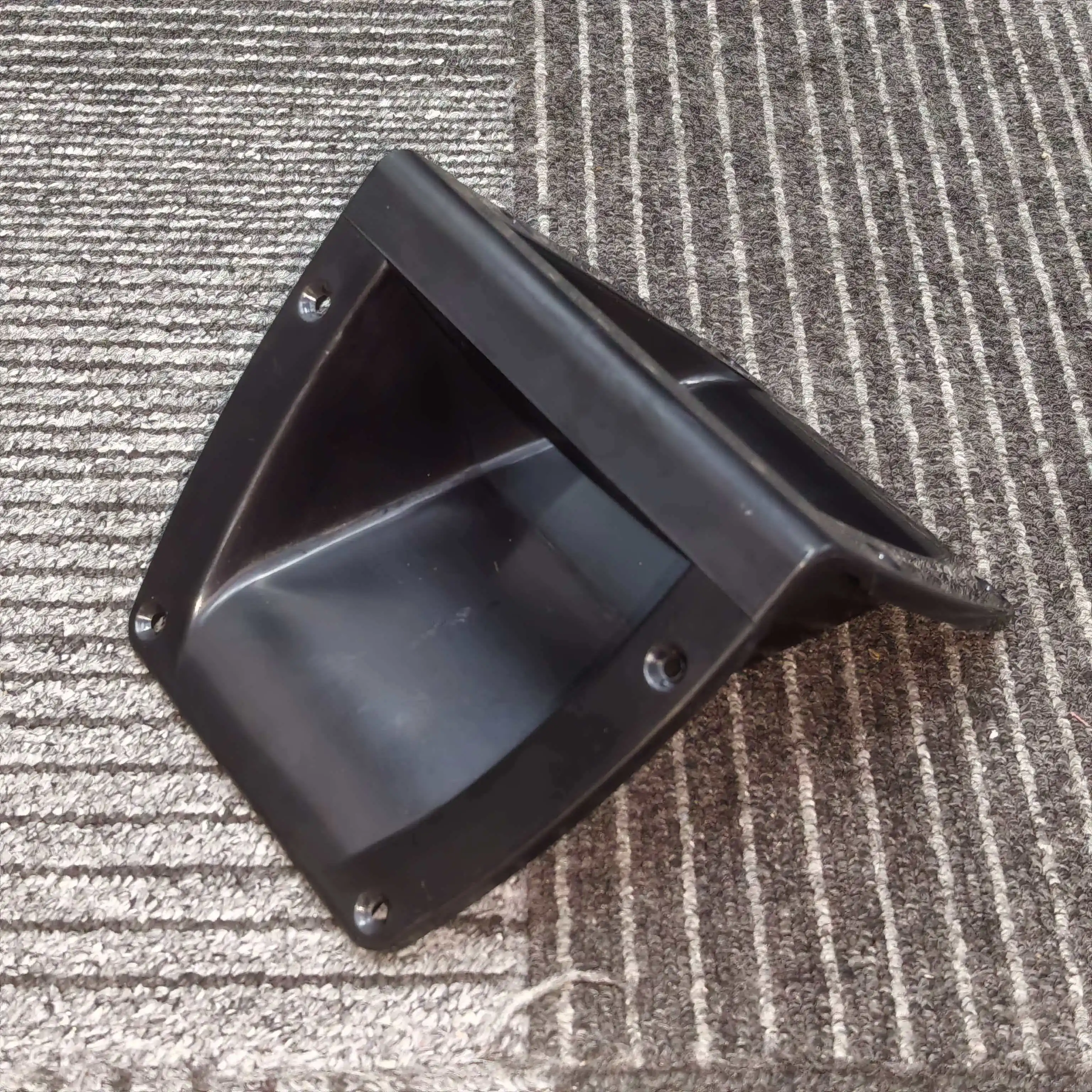 MW Audio Y10P 2 Stück Einbau-Lautsprechergehäusegriff, 162x141x82mm Robuster Ersatzgriff für professionelle Audiogeräte – Detail 2