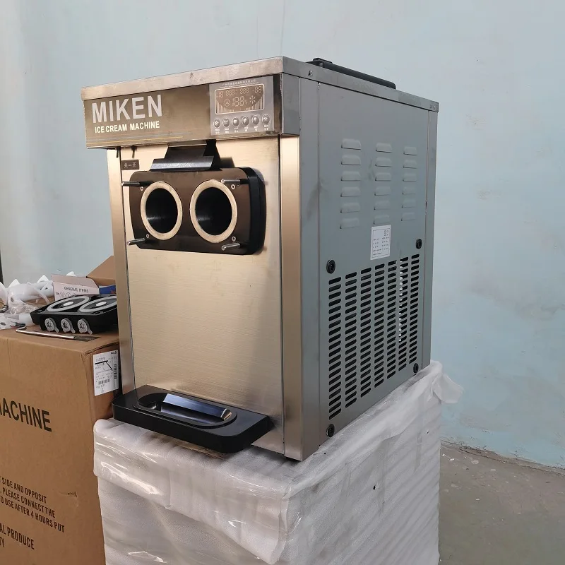 Die neue kommerzielle Eismaschine aus Edelstahl mit drei Geschmacksrichtungen kann als Haushalts-Eismaschine für gefrorenes Joghurt verwendet werden