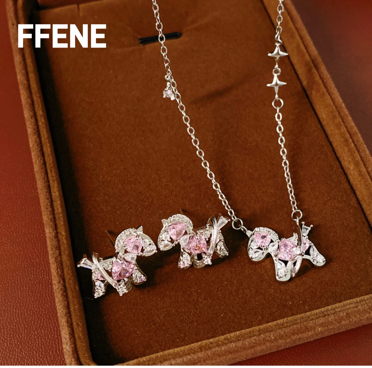 

[Sweet and gentle] Pink zirconium birth year small horse earrings necklace luxury collar chain exquisite all-purpose jewelry set