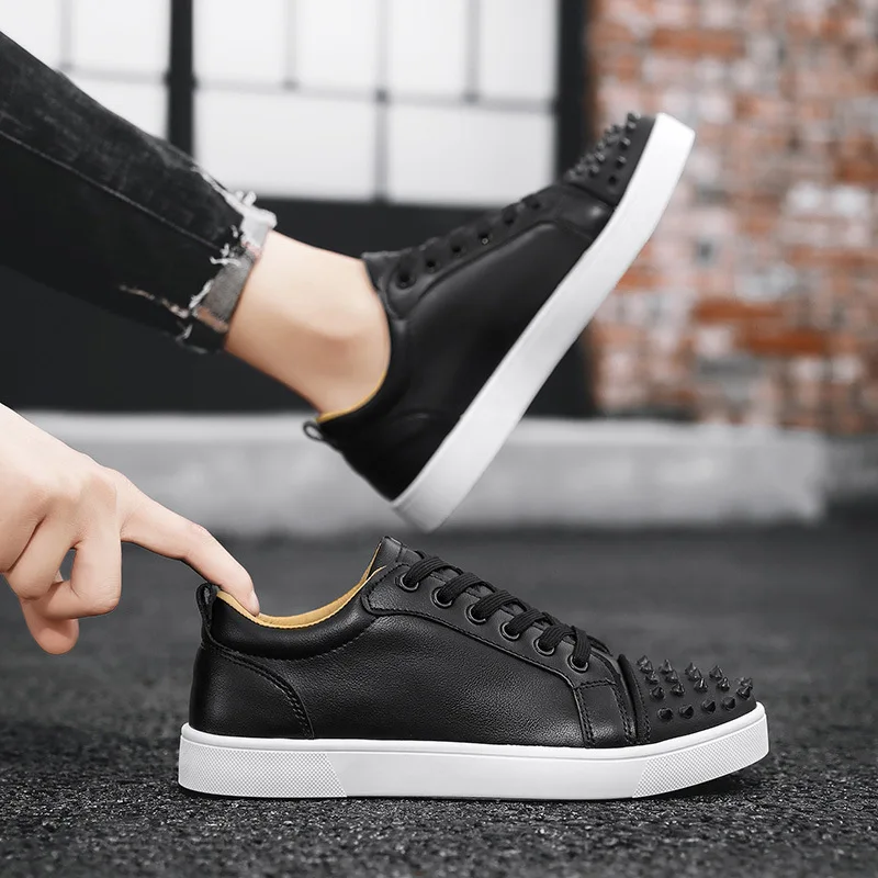 New Shoes for Men Leather Casual Shoes Punk Style Rivet Flat Skateboard Shoes Youth Cool Lace-up Sneaker