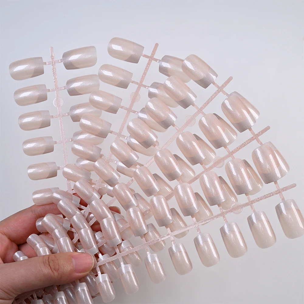 120 قطعة واسعة الأبيض يميل بيرليسسينت الأظافر وهمية للنساء لامعة الفرنسية مربع الصحافة على الأظافر DIY بها بنفسك أنيقة واسعة الفرنسية الأظافر كاذبة