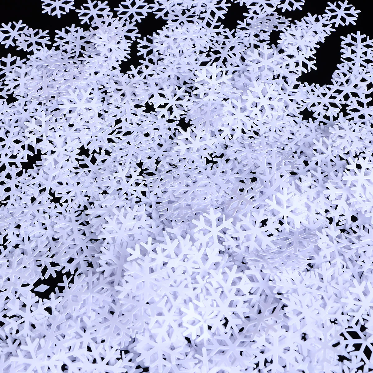 

1200Pcs Christmas Snowflake Confettis White 18mm Sequins Snowflakes Table Decorations Party Wedding Birthday Baby Shower