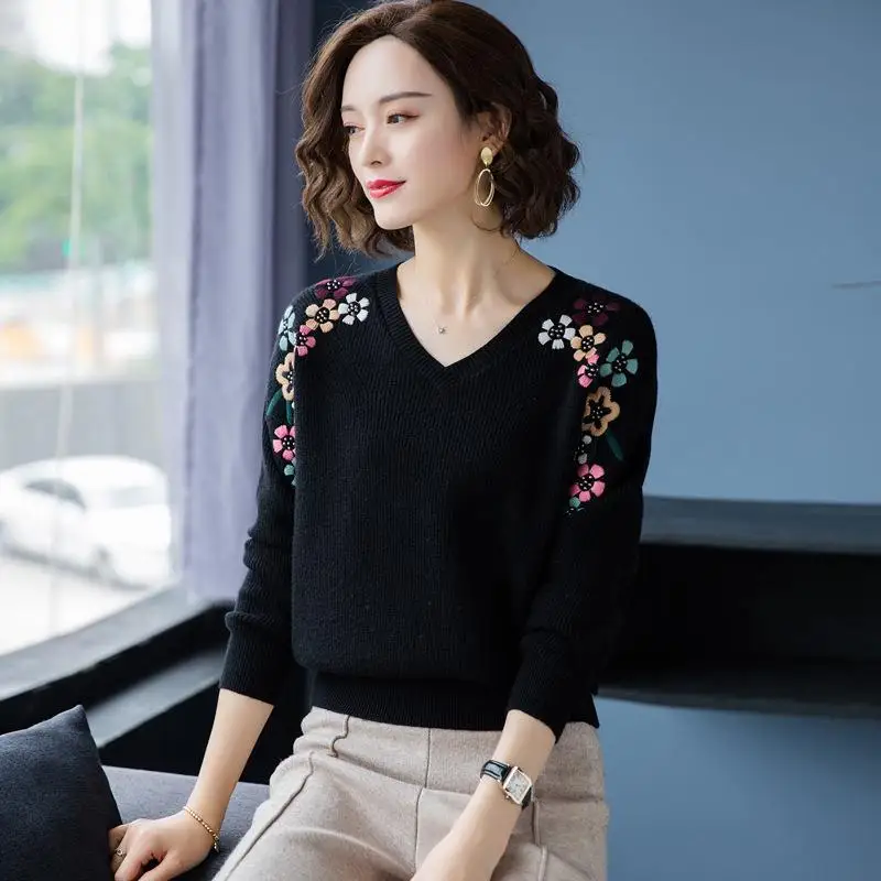 Elegant Vintage Beading Floral Embroidery Sweaters Women Clothing 2022 Autumn New Casual Loose V-Neck Warm Knitted Pullover Tops