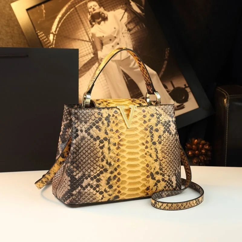 

Luxury Structured Tote Designer Diaper Bag Women Large Capacity Elegant Leather Crossbody Shoulder Bag For A Polished Silhouette