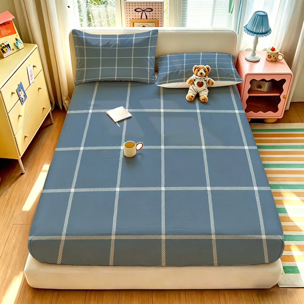3pcs 90g polyester blue-bottomed white plaid patterned bedding sets, which are soft and comfortable to use