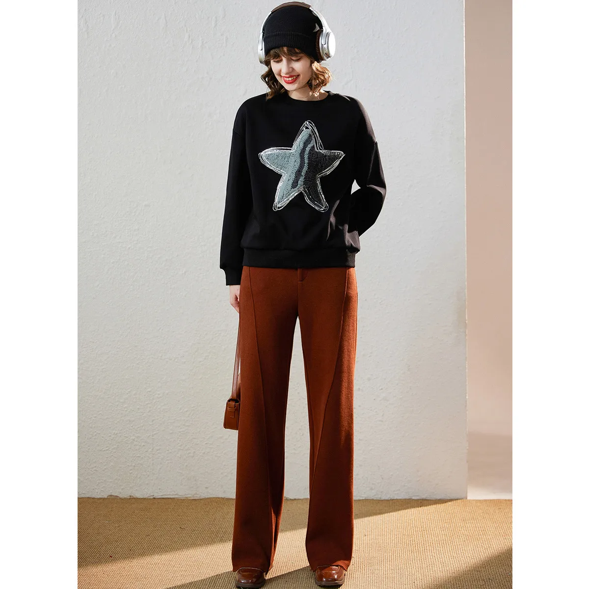 LOUIS YAO New Three Dimensional Embroidered Women's Sweatshirts 2025 Winter Long Sleeve Hoodie Collection with Thick Velvet Top