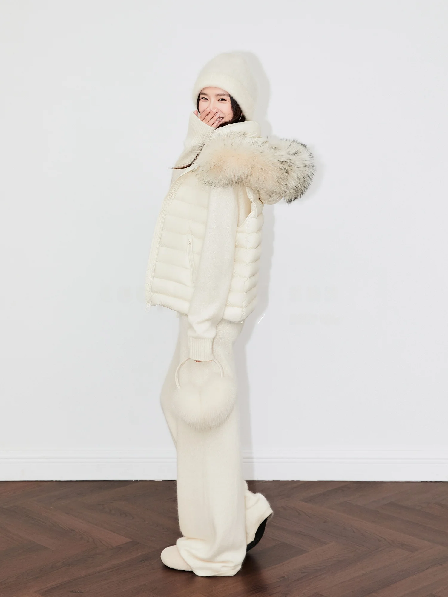 

SUK Winter Night Love Song! 90% White Goose down Vest with Large Fur Collar Svel Padded Jaet for Women Faionable La...