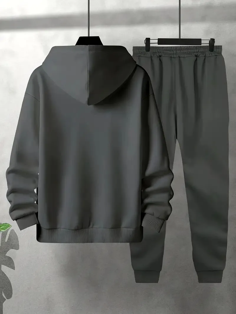 يتميز المجموعة الرجالية الجديدة لربيع وخريف 2025 بطباعة كاجوال عصرية ناعمة ومريحة بنمط حروف ثلاثية الأبعاد #2