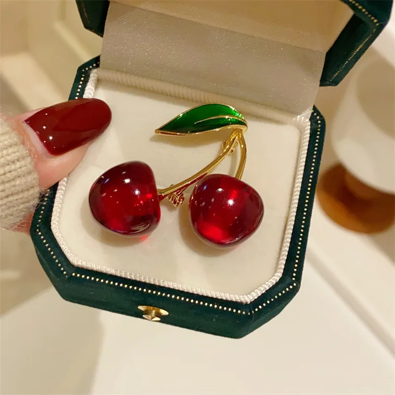 Fashion Crystal Red Cherry Brooches For Women Men Clothing T-shirt Pins Cute Alloy Fresh Fruit Brooch Office Party Jewelry Gifts