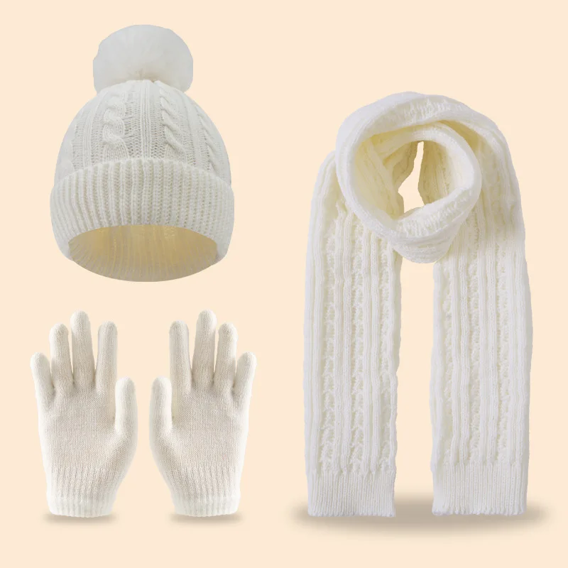 A three-piece set of hats, gloves and scarves for children aged 3 to 12 in solid color with a single ball is cute and versatile