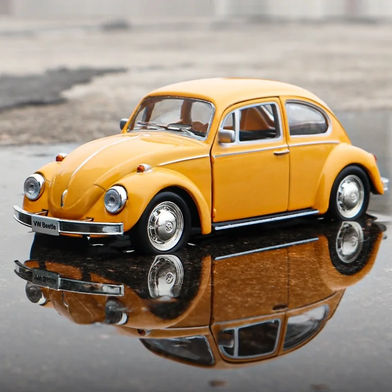 

Модель автомобиля Volkswagen Beetle 1967 года, ретро-классика, литая под давлением, игрушечная машинка с функцией отката, RMZ City, масштаб 1:36, из сплава, подарок для детей