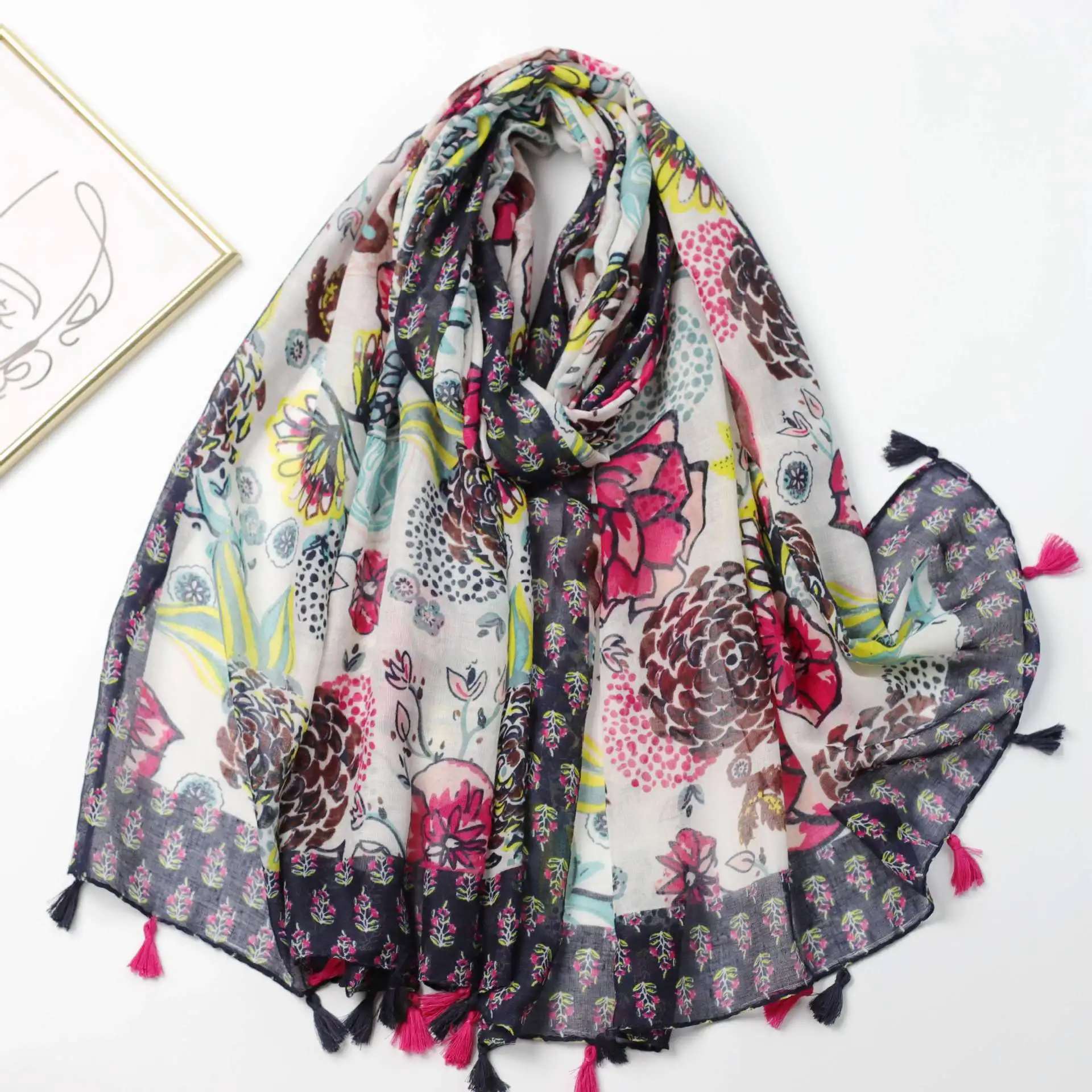 2024 Fashion Beautiful Ombre Flower Print Tassel Scarf Shawls Foulard Floral Pattern Head Scarves Hijab Wrap Wholesale 10pcs/LOT