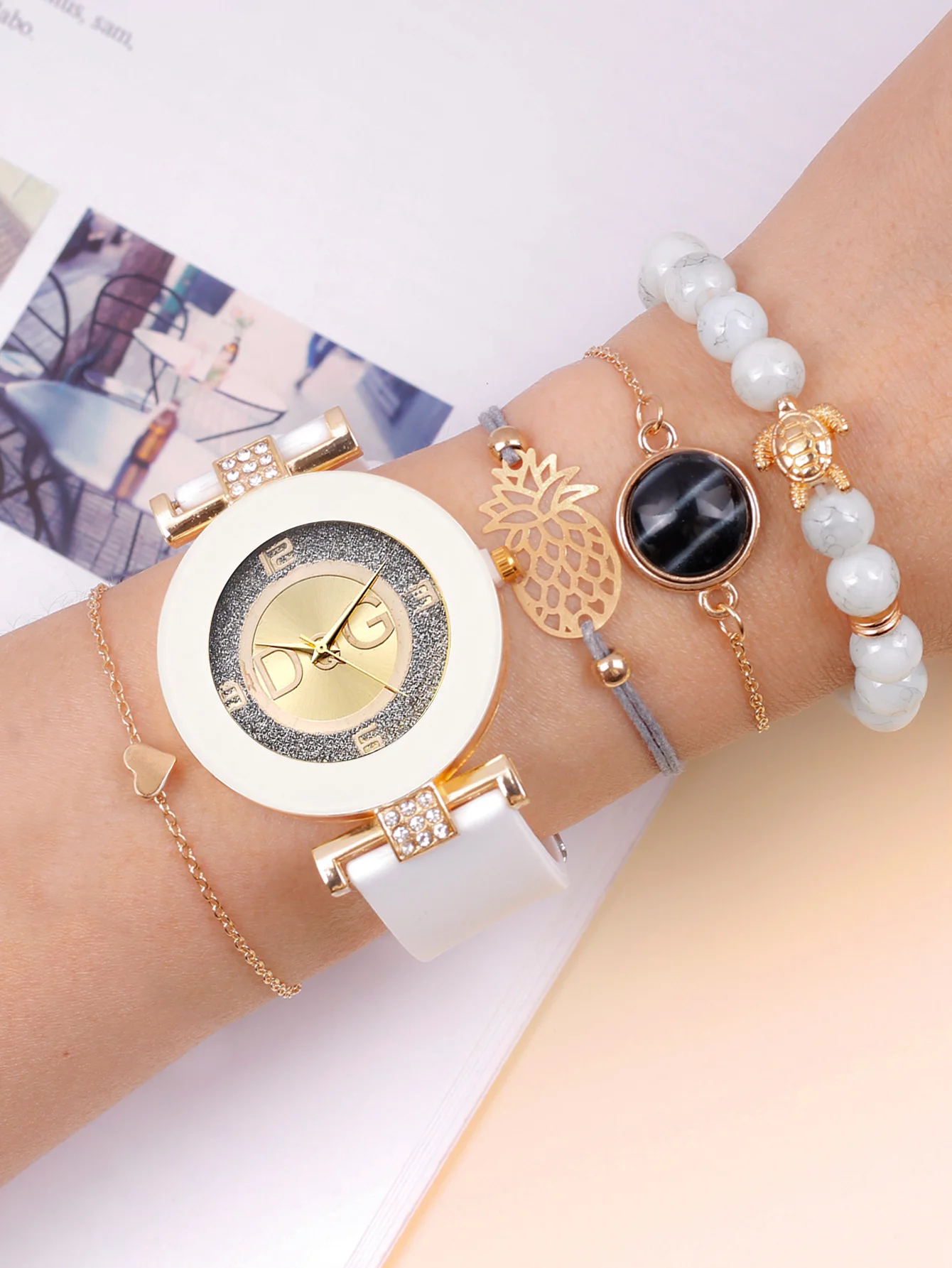 5pcs Fashionable and Trendy Diamond Inlaid WOMEN'S Quartz Wristwatch with Bracelet Set