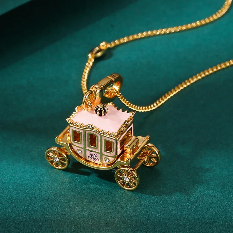 Image of Saftiger, beweglicher rosa Kürbiswagen-Halskettenanhänger im Prinzessinnen-Stil, Emaille-Accessoires