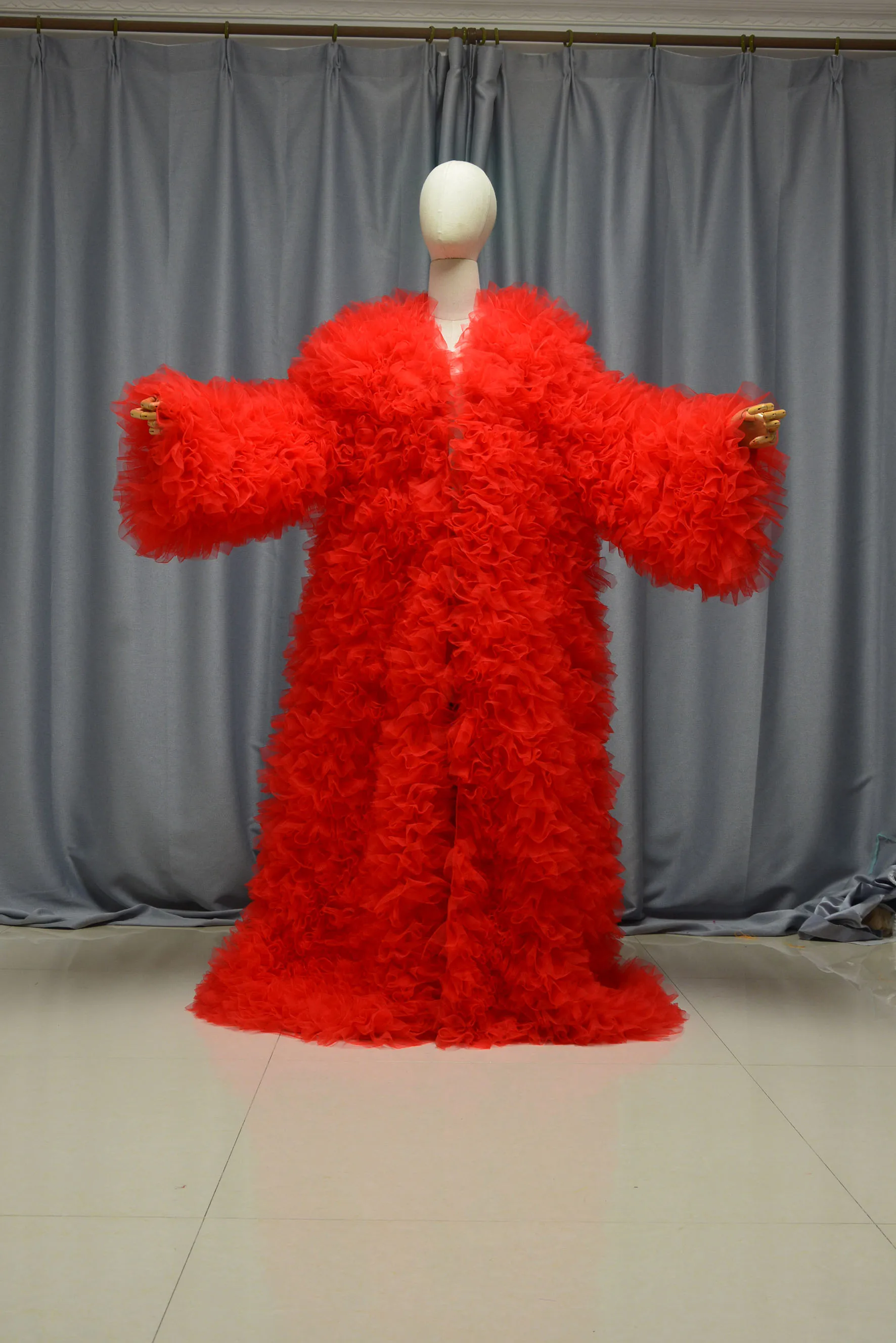 Volledige Tier rode Mouw Jassen Vrouwen Lange Jas Rode Baljurk Pluizige Mesh Vrouwen Jas Gewaden Feestjurk Extra Ruche Tule mantel