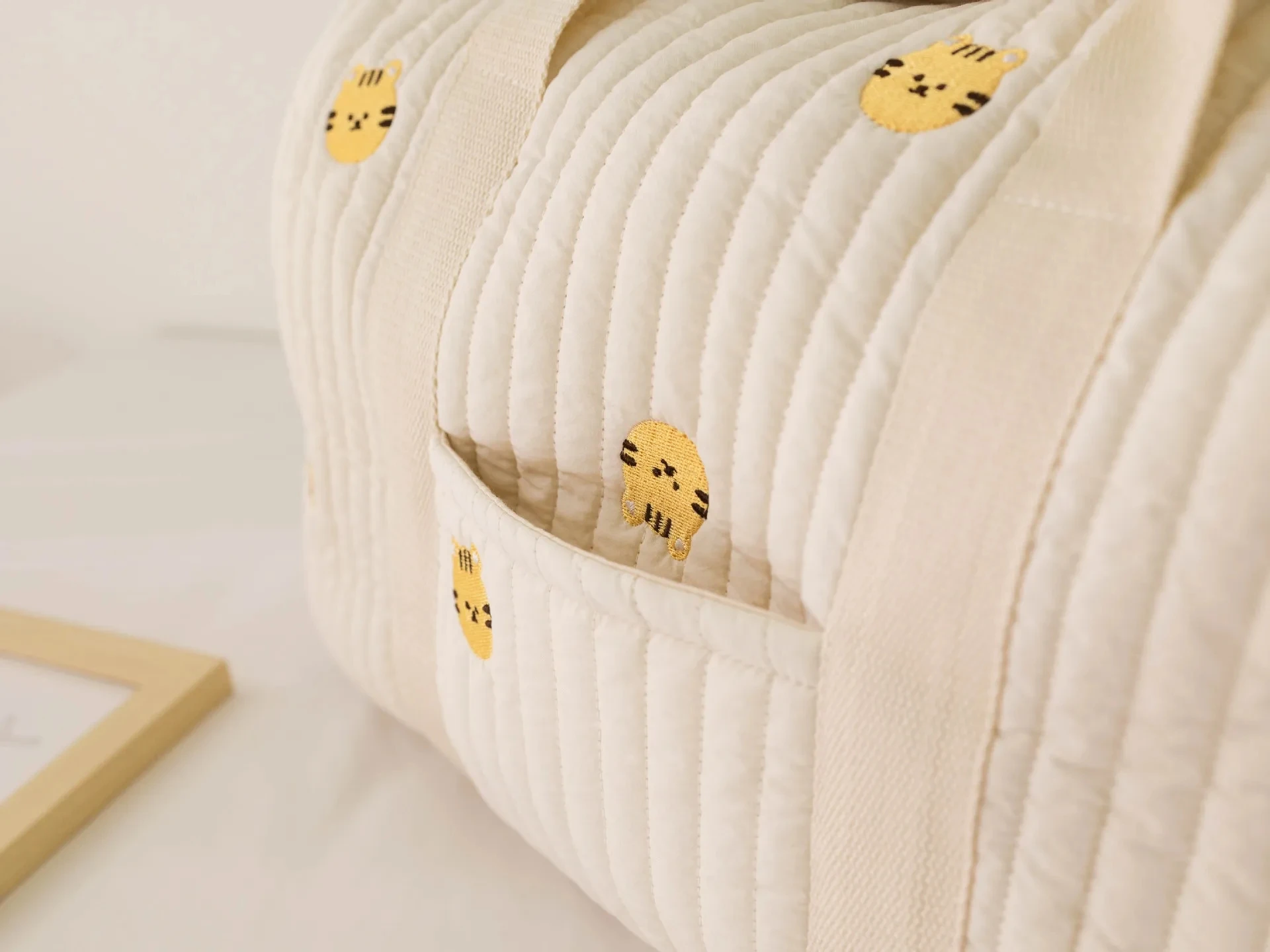 Bolso de viaje bordado personalizado, bolsa de equipaje de gran capacidad, almacenamiento ligero, bolso cruzado de mano, nuevo