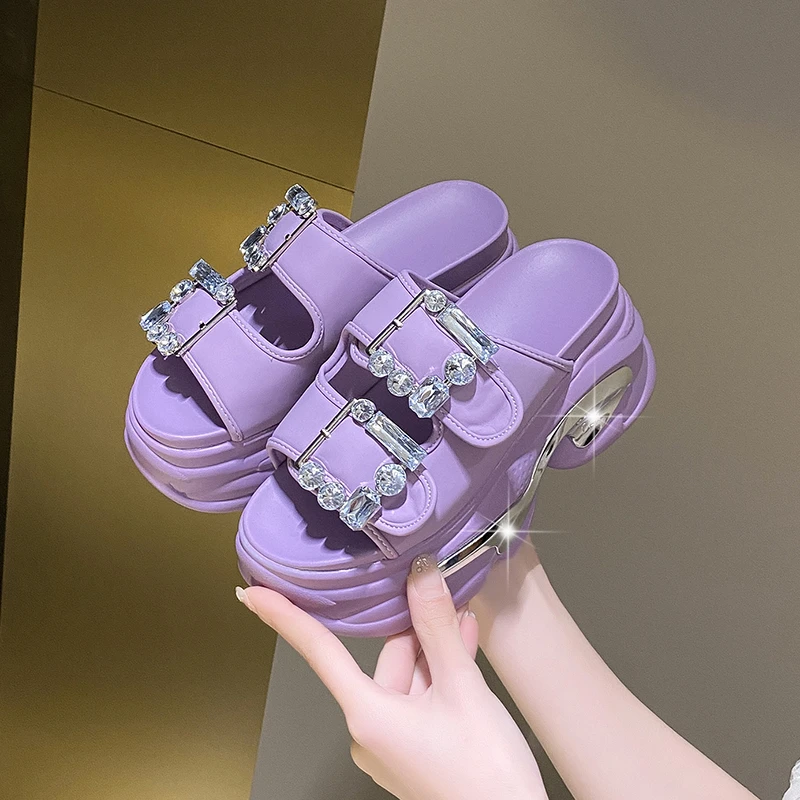 

Новые летние женские шлепанцы на танкетке 9 см, с высокой платформой, на толстой нескользящей подошве, черные пляжные сандалии 2026