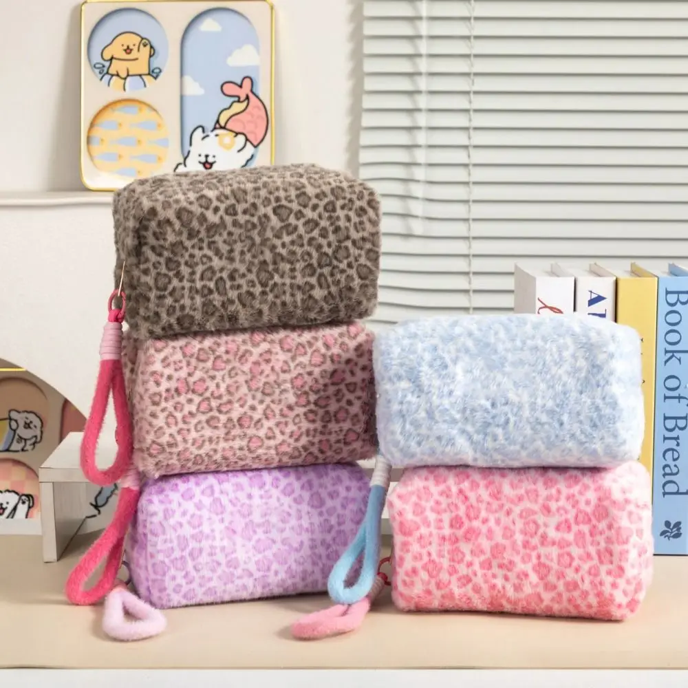 Casual Cosmetic Bag Leopard Print Pattern Portable Fluffy Makeup Bag Zipper Lightweight Handbag Autumn and Winter