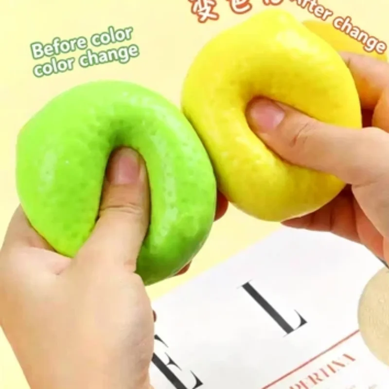 Juguete antiestrés de limón que cambia de color, hecho a mano, con sonido crujiente y textura de hueso, para aliviar el estrés y relajarse.