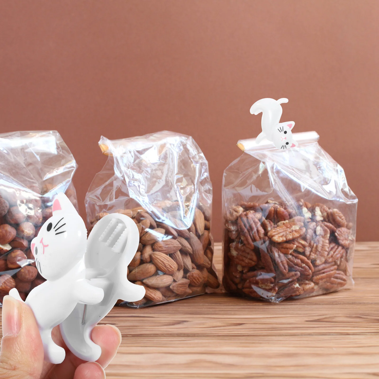 

6pcs Standing Cat Clips Multi-Functional Plastic Clothespins For Hanging Towels Blankets Food Bags Fixing Tickets Photos