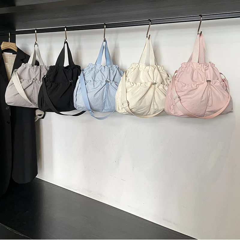 

2025 Europe and America New Large Capacity Fashionable Versatile Tote Bag Women Lazy Style Portable Casual Commuter Shoulder Bag