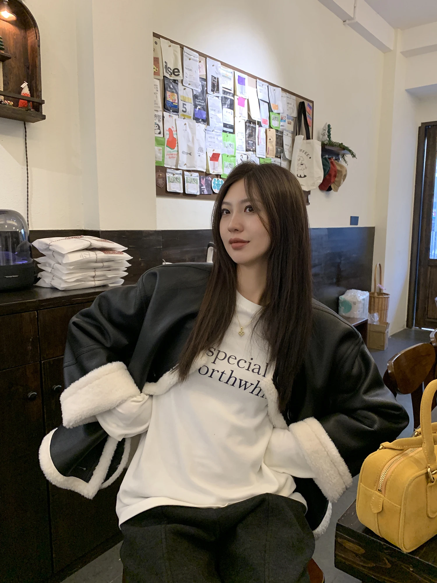 A Core 暖かい両面 PU レザージャケット女性の冬用ラムファーレトロラウンドネックレザーファー一体型アウターウェア