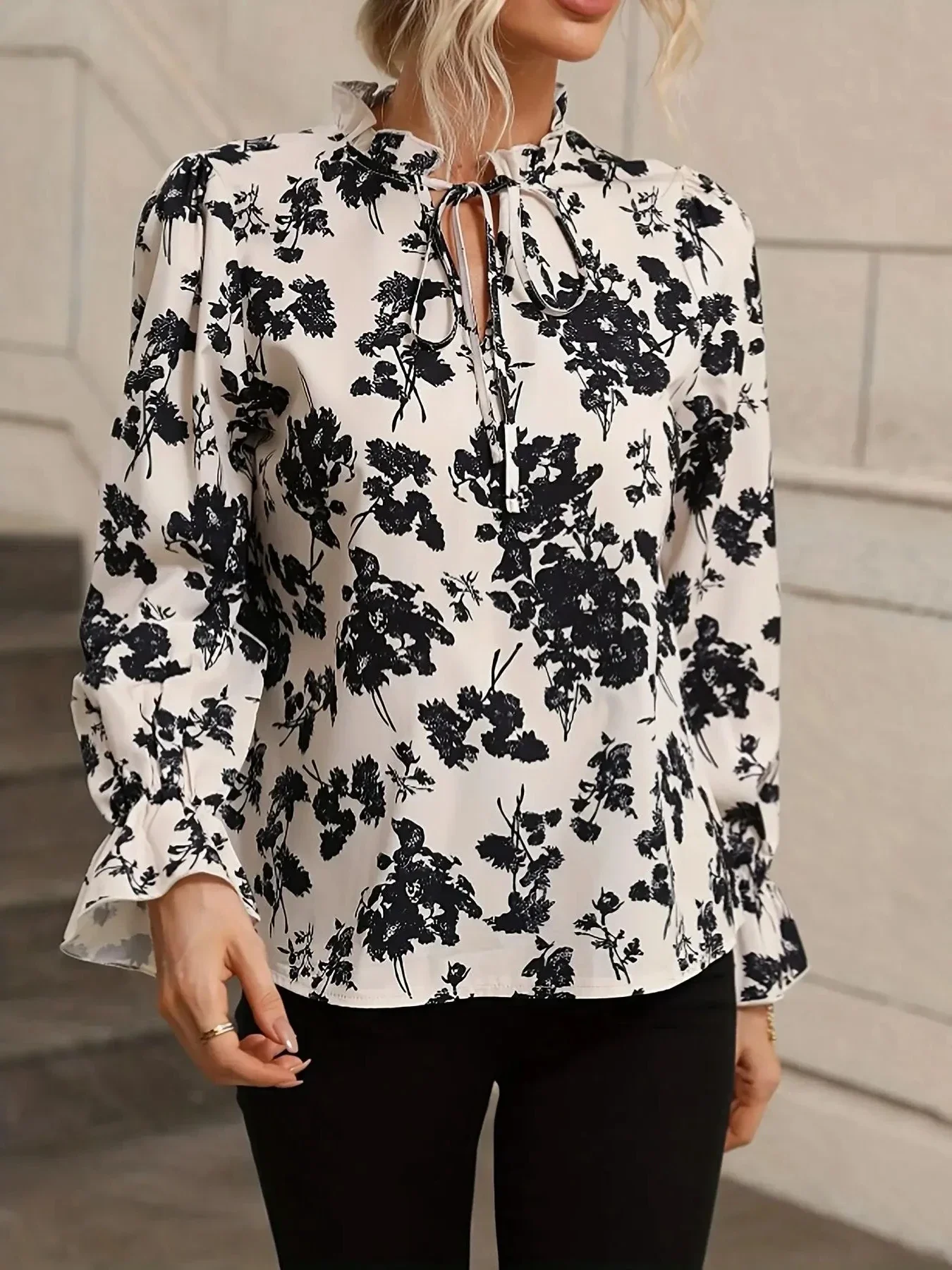 

Plus Size 1XL-5XL Women's Spring Autumn Flower Print Shirt V-Neck Lace Up Fluffy Sleeve Top Elegant and Versatile Commuter Top