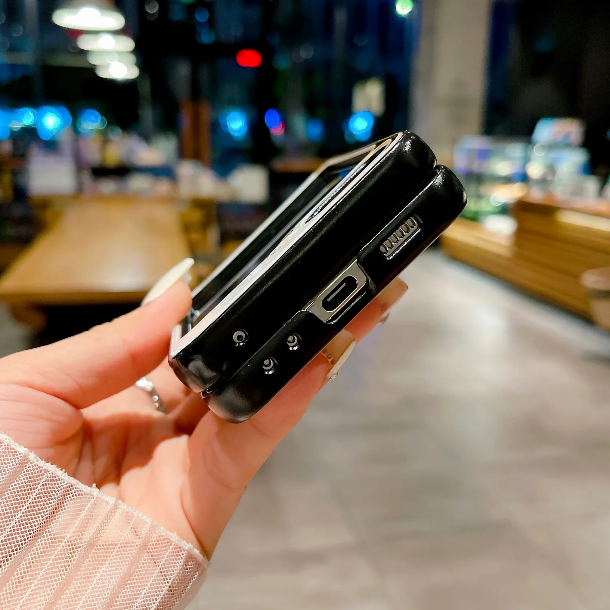 Colorful Rhinestone Butterfly Bracket Phone Case For Samsung Galaxy Z Flip 5 4 3 Conch Pattern Crystal Butterflies Hard PC Cover