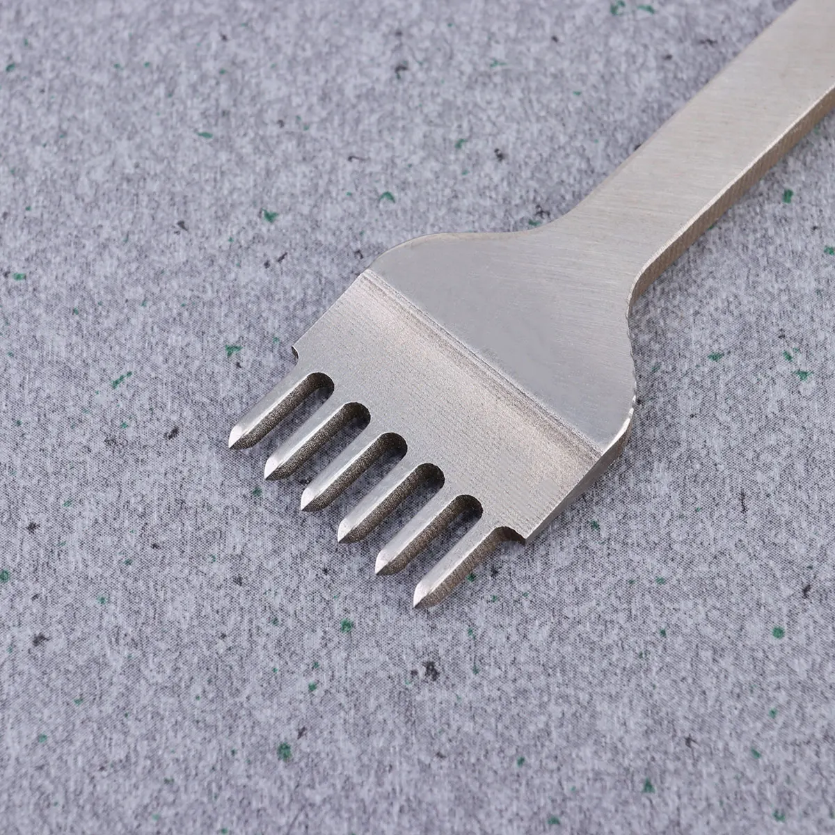 

4Pcs Hole Punching Tool DIY Premium Steel Round Hole Chisel Craft Tool for Watch Band DIY Prong