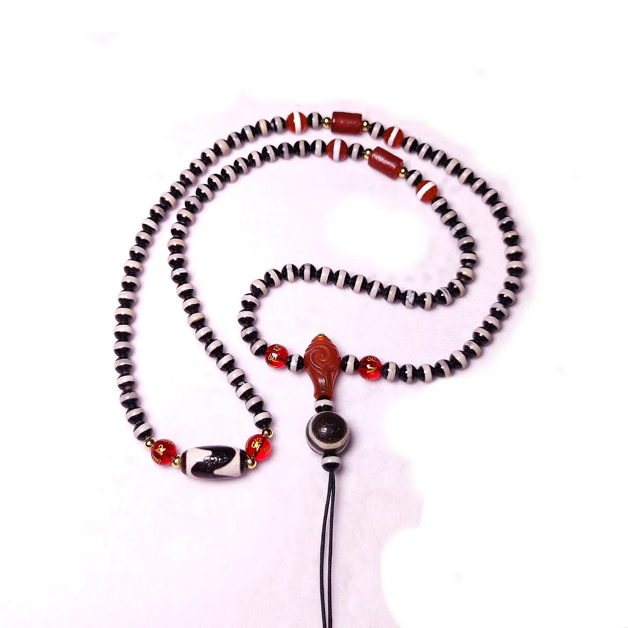 Tibet Black/White 1 Line/Sky Eye/Tiger Tooth Totem Onyx Dzi Beads Natural Red Agate Stone Carving Conch 108 Bead Necklace