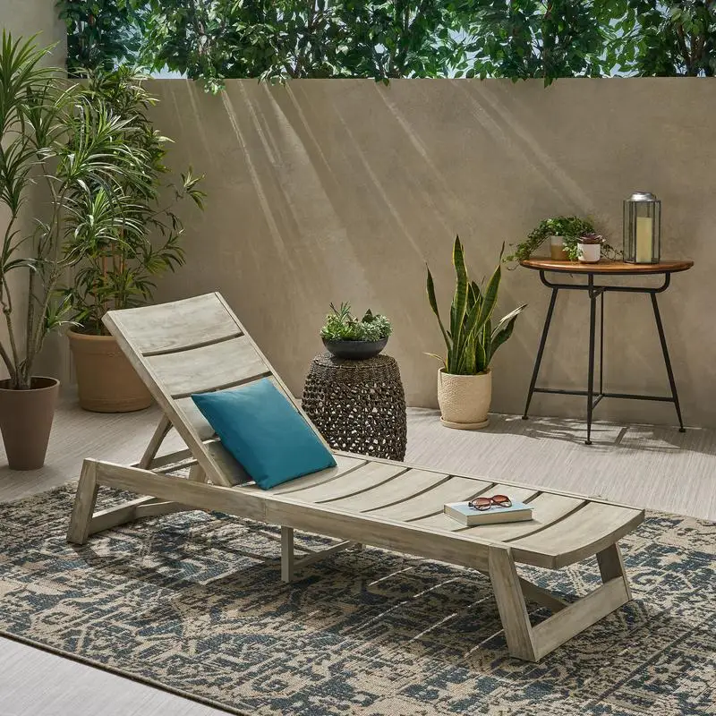 Maki Lounge Chair - Stylish Rattan Outdoor Seating for Relaxation & Comfort