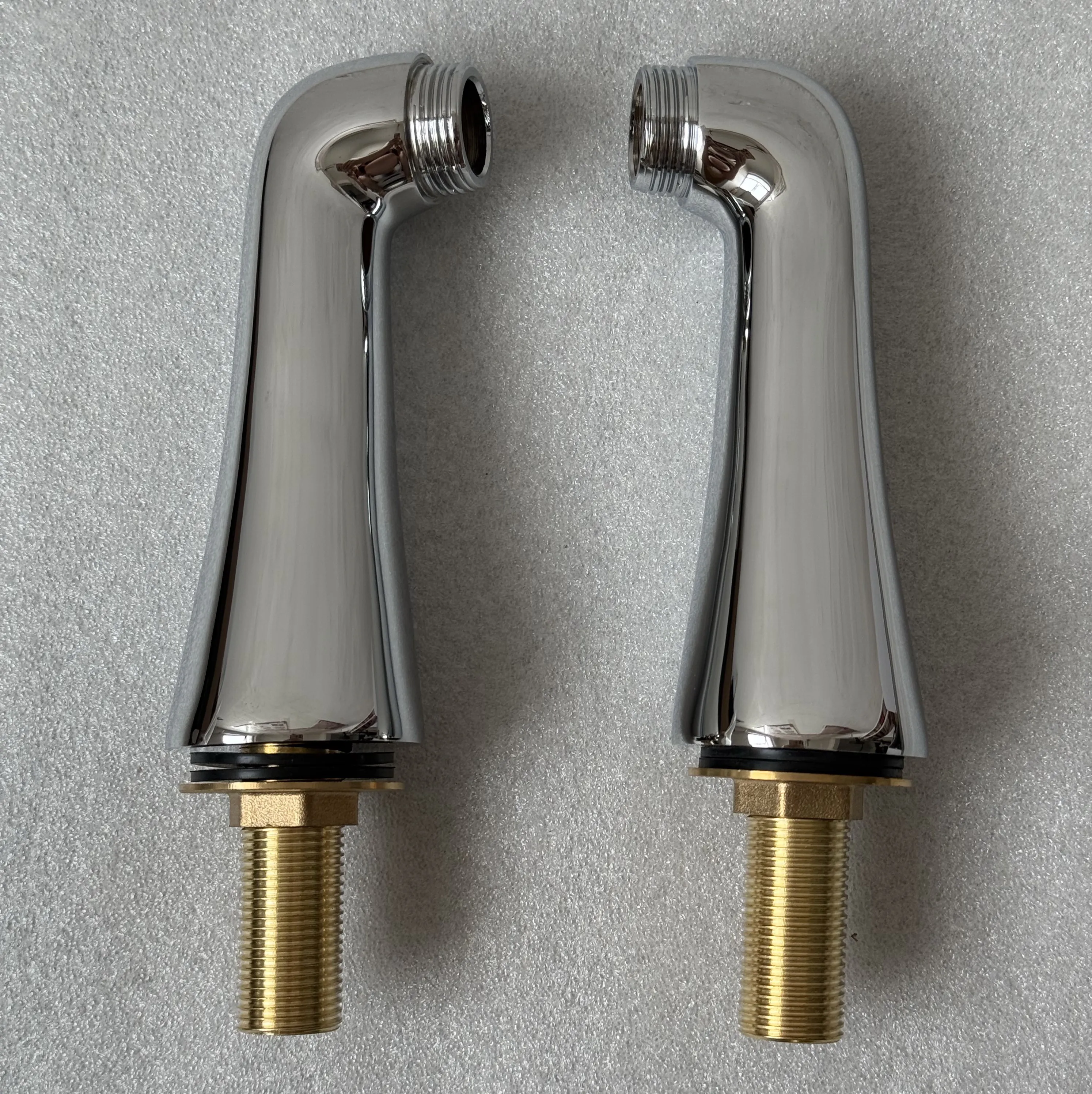 The Polished Chrome bathtub faucet is a foot accessory that is only suitable for our store's faucet. Bathroom accessories.