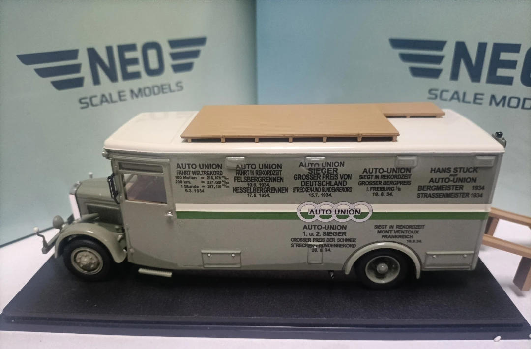 Neo 1:43 NAG-Bussing Car Union Truck Simulation Limited Edition Resin Metal Static Car Model Toy Gift