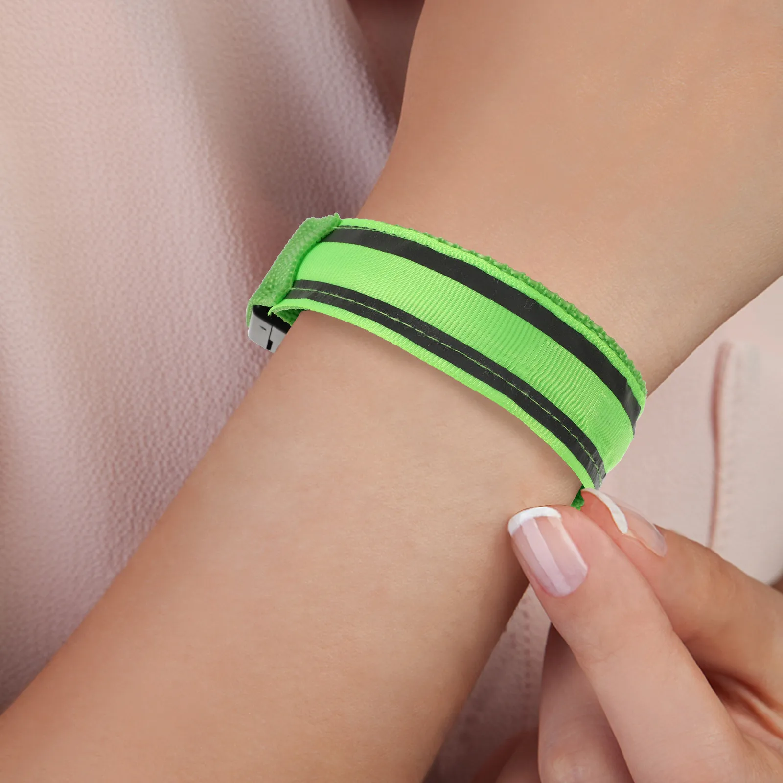 2Pcs Night Run Armband High Visibility Adjustable LED Light Wrist Band Nylon Running Bracelet for Cycling Walking