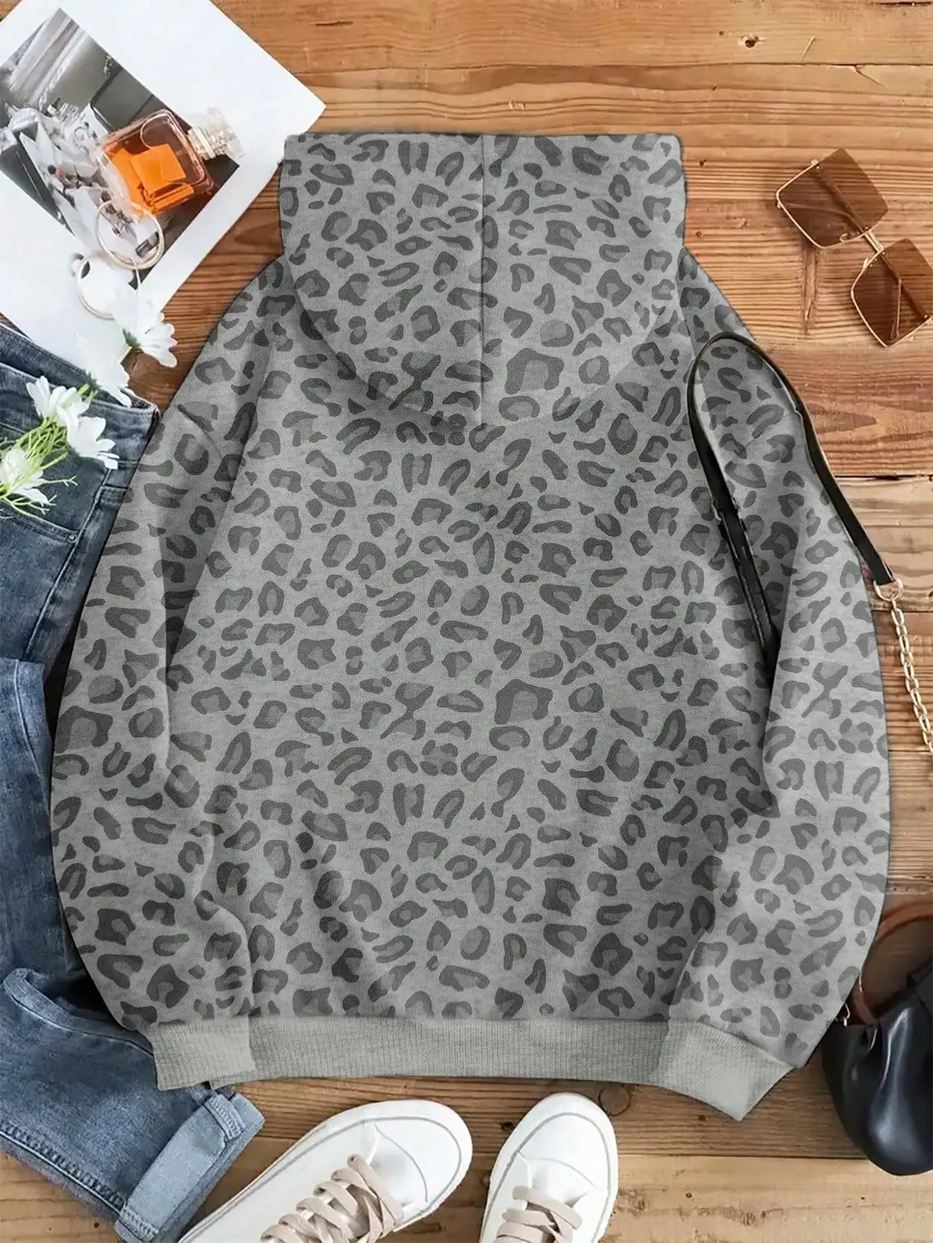 Moletom feminino com capuz com estampa de leopardo cinza, ajuste solto casual com capuz com cordão