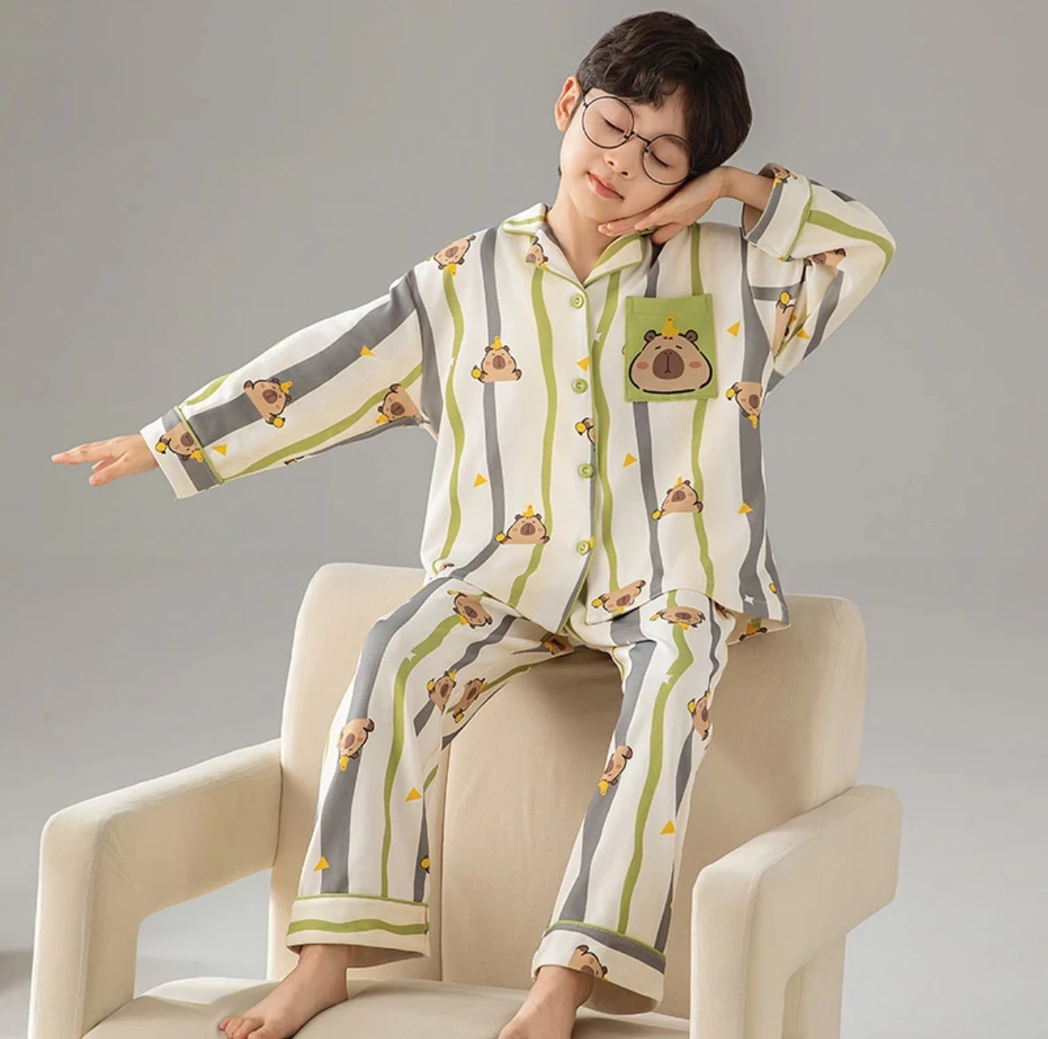 Cartoon-patterned pajama set, a long-sleeved top and matching pants, comfortable homewear