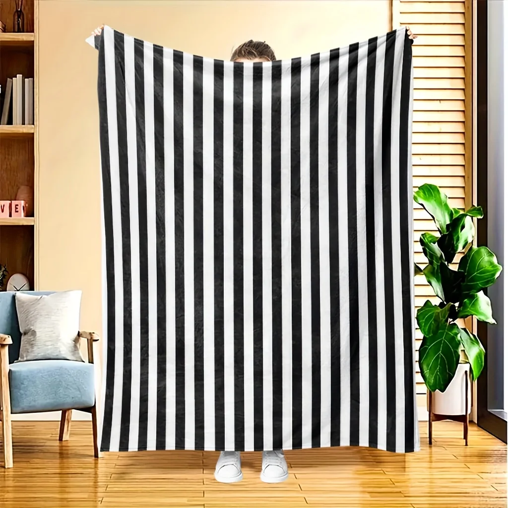 A Comfortable Classic Black and White Striped Blanket, Perfect Gift, Soft High-Definition Digital Print, All-Season, Soft, Breat