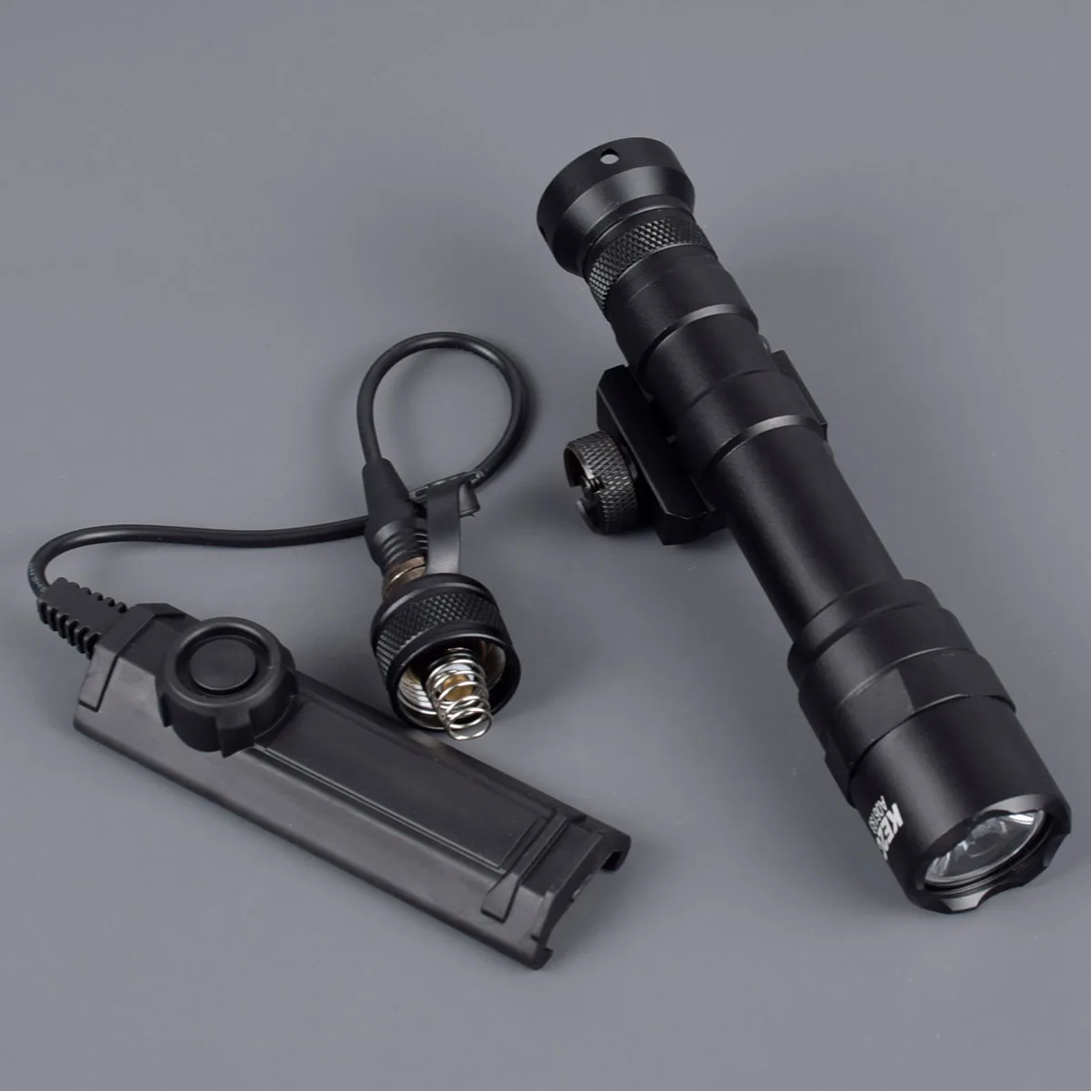 

Tactical SF M600 M600B Weapon Gun Flashlight With Pressure Dual Function Remote Switch Fit 20mm Picatinny Rail Airsoft