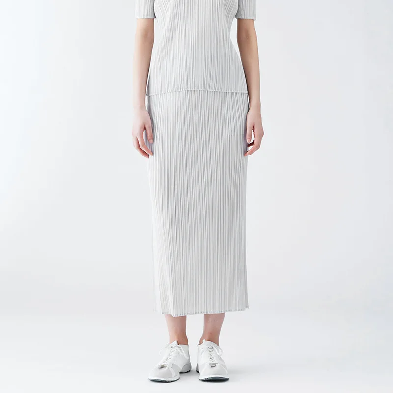 Miyake Pleated Hip Hugging Slim Half Skirt Summer 2025 Elastic Waist Pleated Straight Tube Half Skirt Versatile for Commuting