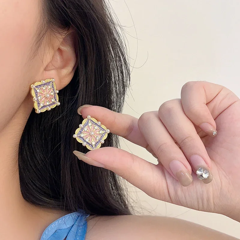 Vintage Palace Enamel Mosquito Coil Ear Clip Square Pearl Earrings for Women Fashion Exquisite Elegant Banquet Party Jewelry