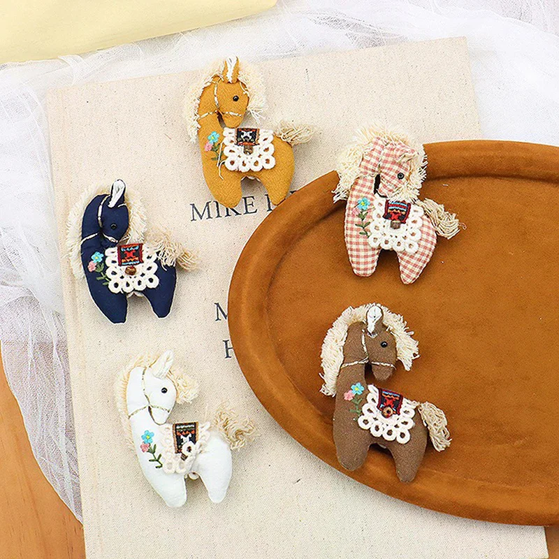 Lindo tela rosa a cuadros Pony dibujos animados relleno bordado Animal broche accesorio para accesorios de ropa