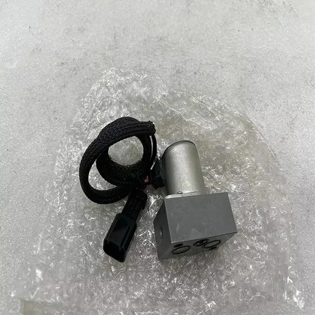 Válvula piloto de bomba hidráulica de válvula solenoide 702-21-57500 702-21-57600 702-21-55901 para piezas de excavadora PC200 PC220