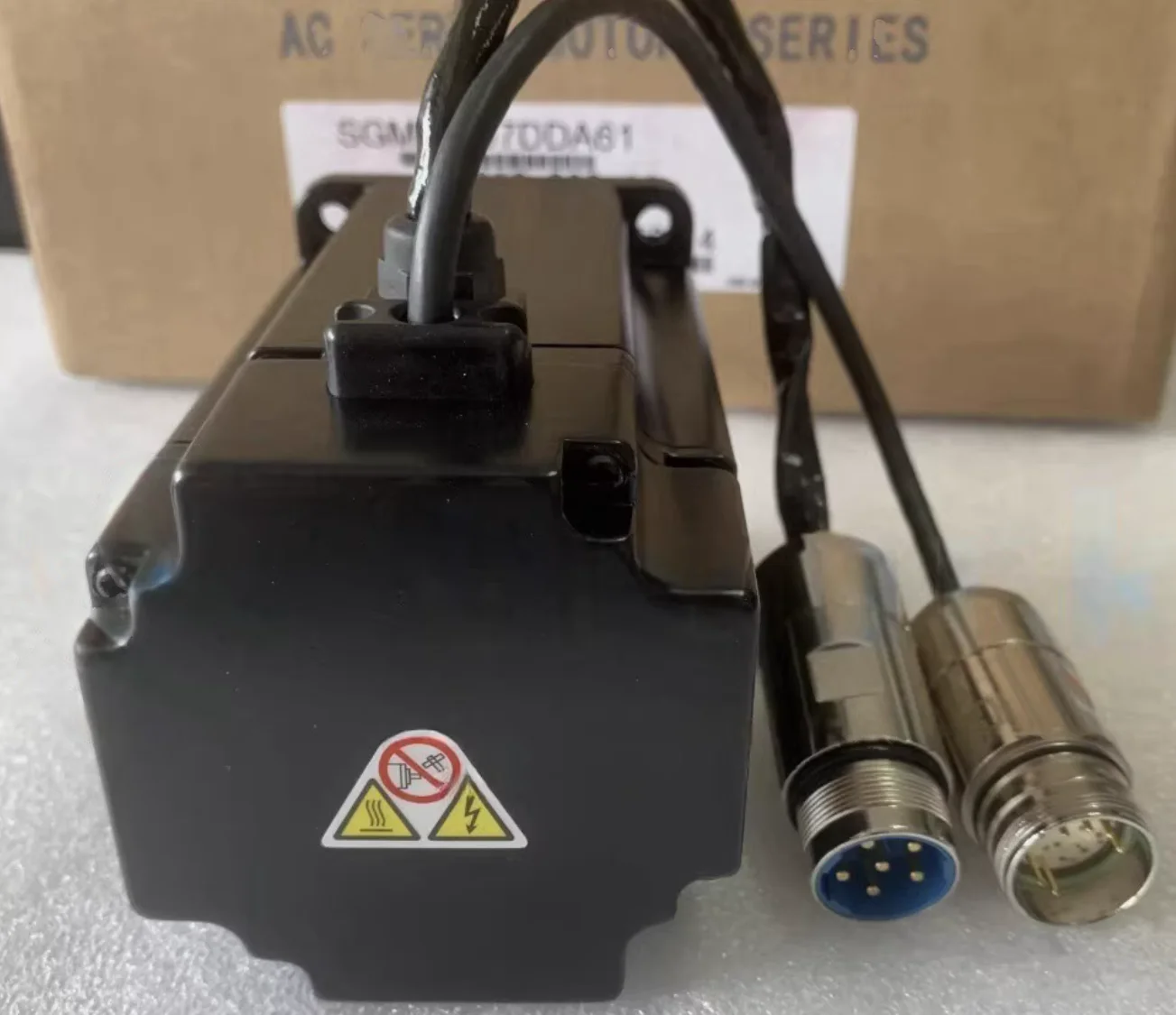 

Оригинальный новый серводвигатель SGMEV-07DDA61, быстрая доставка SGMEV 07DDA61, в наличии