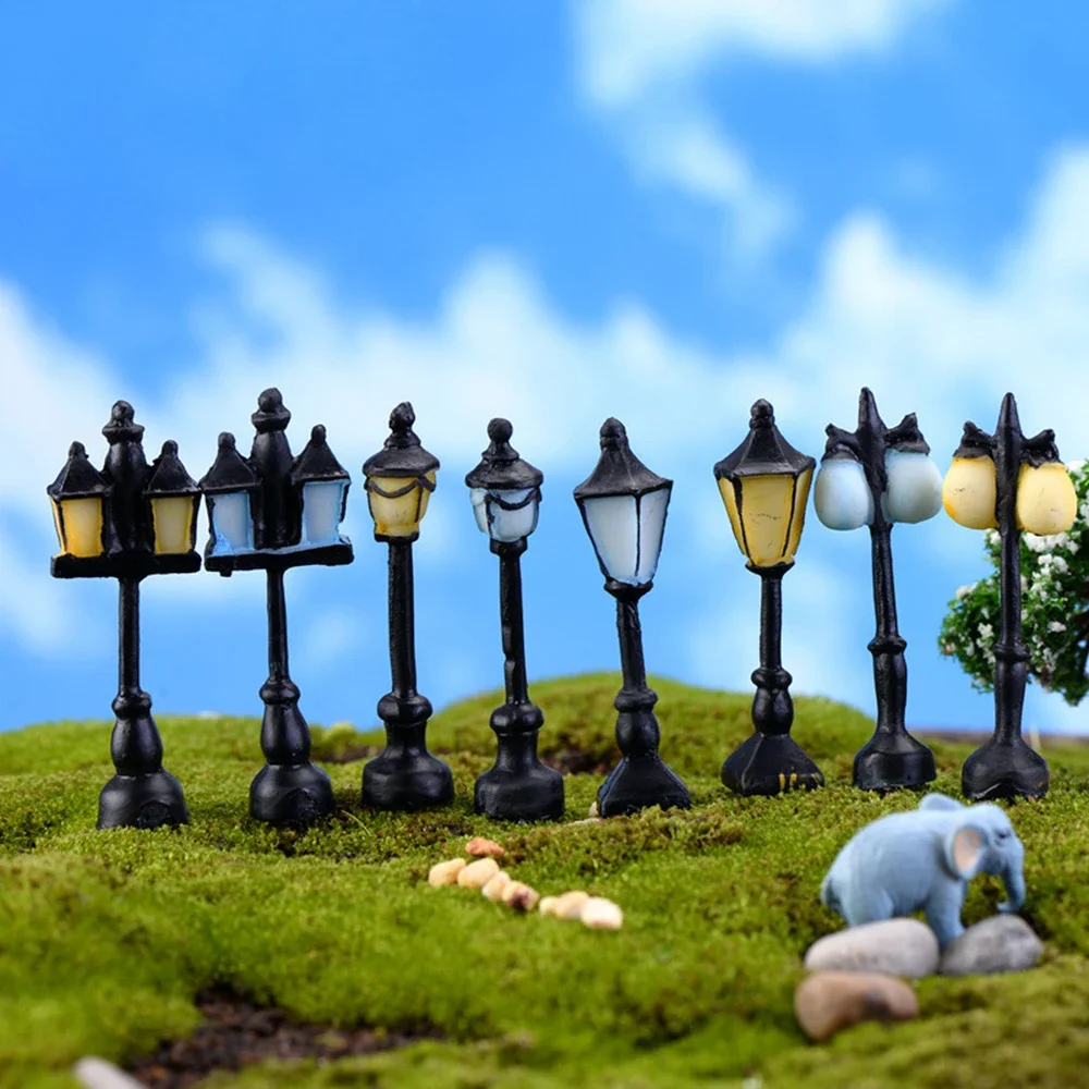 New Retro Mini Street Lamp Miniature Garden Ornament Streetlight Figurines Fairy Garden Decoration Resin Craft Micro Landscaping