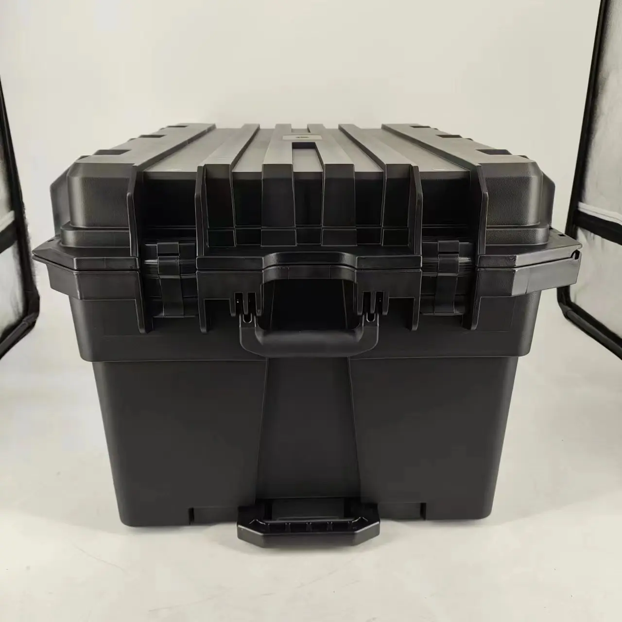 Cassetta degli attrezzi impermeabile IP67 protettiva di sicurezza per attrezzature in plastica dura di alta qualità con tiranti e ruote